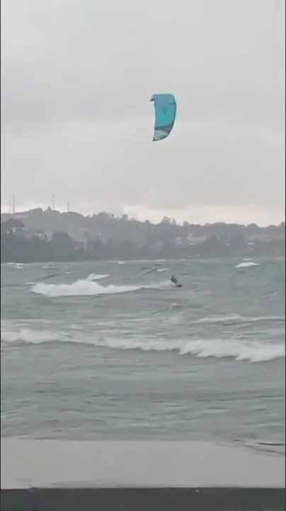 Kitesurf Puerto Varas, Lake Llanquihue · city